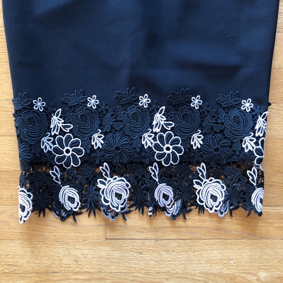 RW&CO Floral Appliqué dress - Picture 4 of 7